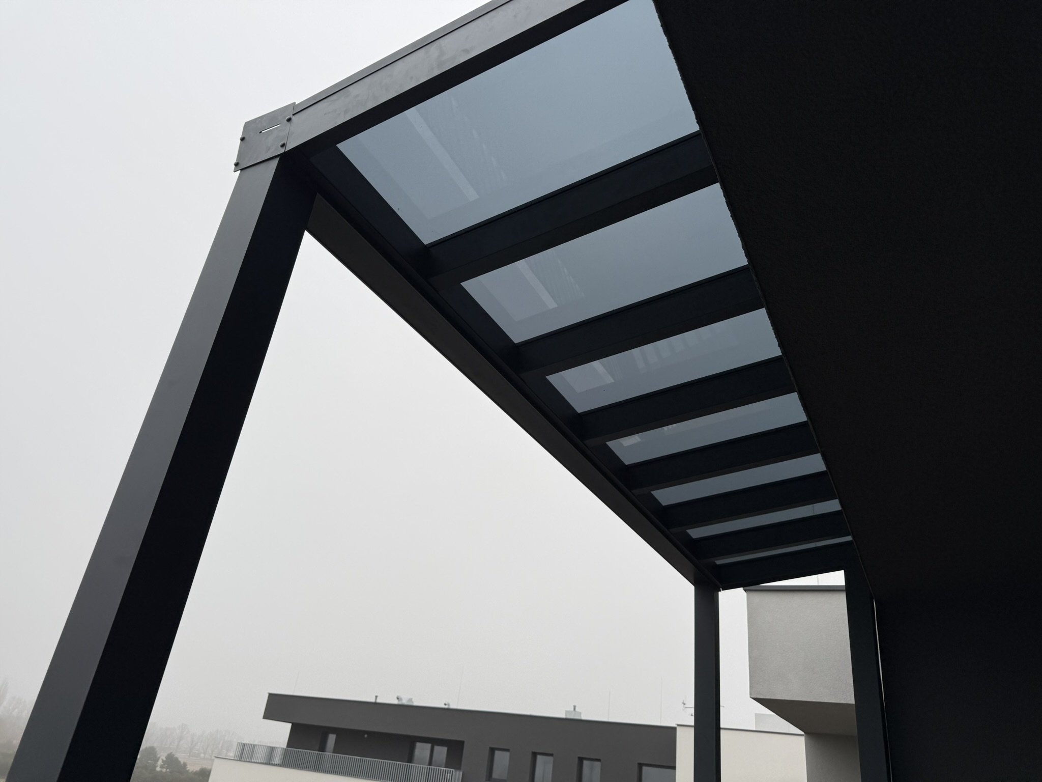 Jak správně udržovat hliníkovou pergolu, aby vydržela desítky let